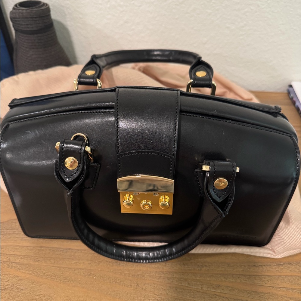 Elegant Black Leather Handbag